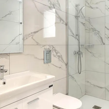 Phaedrus Living Opalia Residences Ruby Apartment *